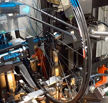 Bicycle wheel top building machine